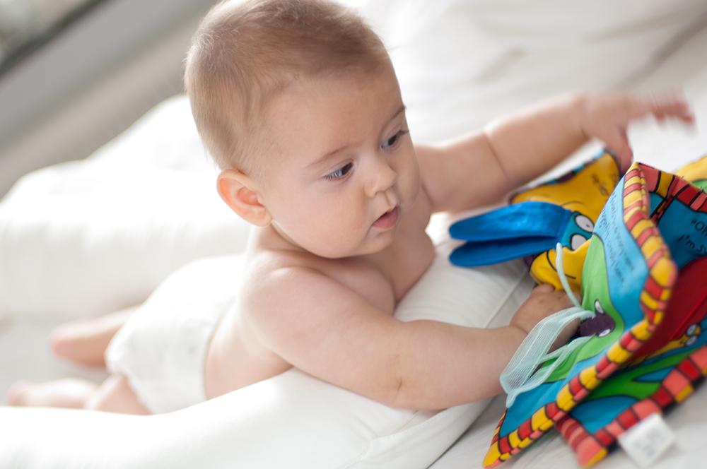 Éveille au monde bébé jouet