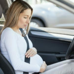femme accouche dans sa voiture