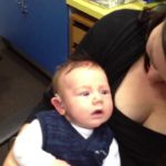 Bébé sourd entend de nouveau