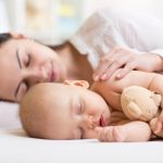 Cododo / Cosleeping : avantages et risques