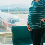 Femme enceinte qui voyage
