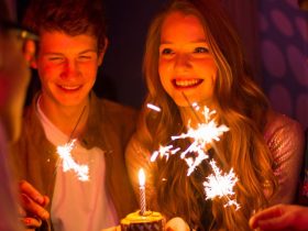 fête ados avec des cierges