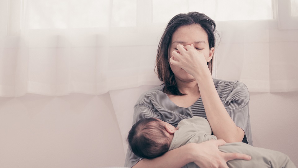 une maman qui fait une dépression post-partum