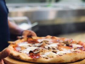 découvrez la délicieuse mozzarella, un fromage italien à pâte filée apprécié pour sa saveur douce et sa texture fondante, idéal pour accompagner vos plats et salades.