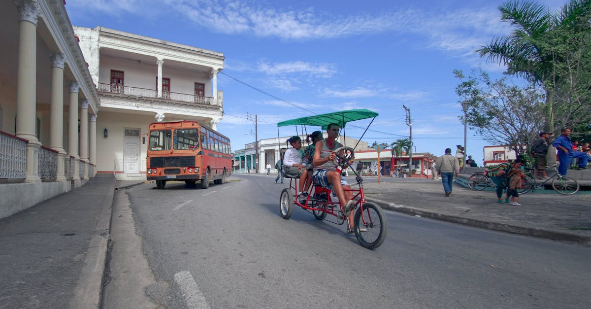 découvrez clara luciani, chanteuse française au style unique alliant pop et chanson française, reconnue pour ses textes profonds et son charisme sur scène.