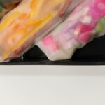 découvrez les conseils pour manger des rouleaux de printemps en toute sécurité pendant la grossesse, avec des informations sur les ingrédients à privilégier et ceux à éviter.