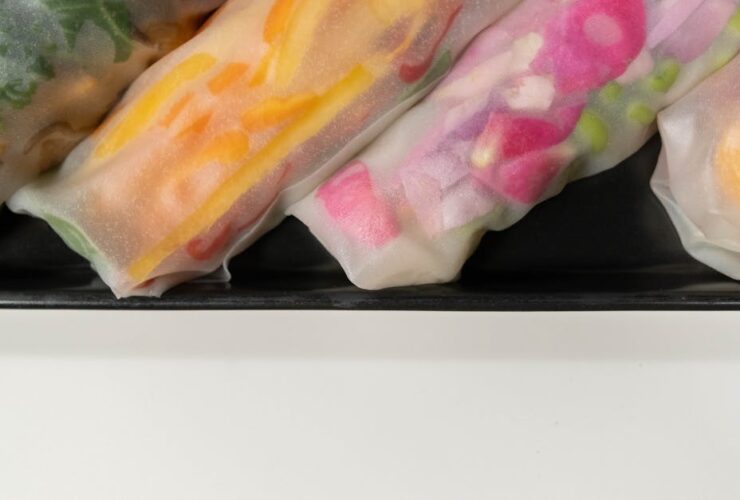découvrez les conseils pour manger des rouleaux de printemps en toute sécurité pendant la grossesse, avec des informations sur les ingrédients à privilégier et ceux à éviter.