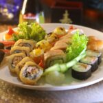 découvrez si manger des sushis pendant la grossesse est sûr et quelles précautions prendre pour protéger la santé de la future maman et du bébé.