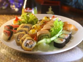 découvrez si manger des sushis pendant la grossesse est sûr et quelles précautions prendre pour protéger la santé de la future maman et du bébé.