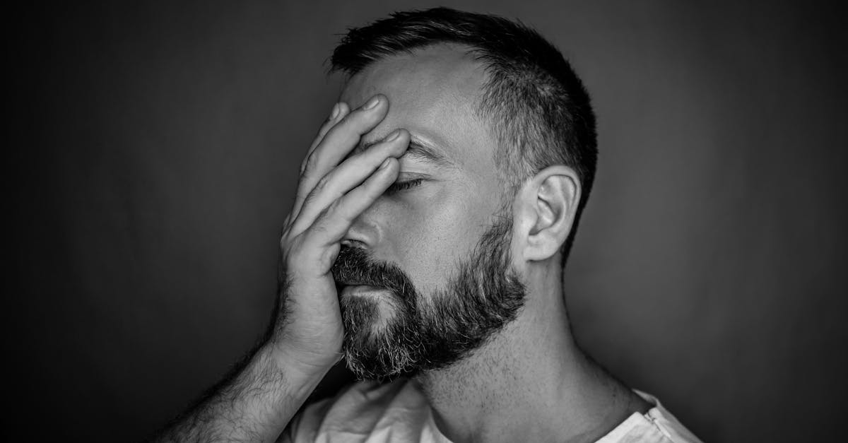 comprendre les raisons d'un retard de règles, les causes possibles et les solutions pour gérer un cycle menstruel irrégulier.