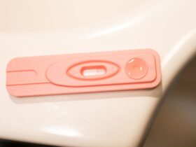 découvrez ce que signifie un test de grossesse négatif, ses implications et les prochaines étapes à suivre pour confirmer votre état de santé.