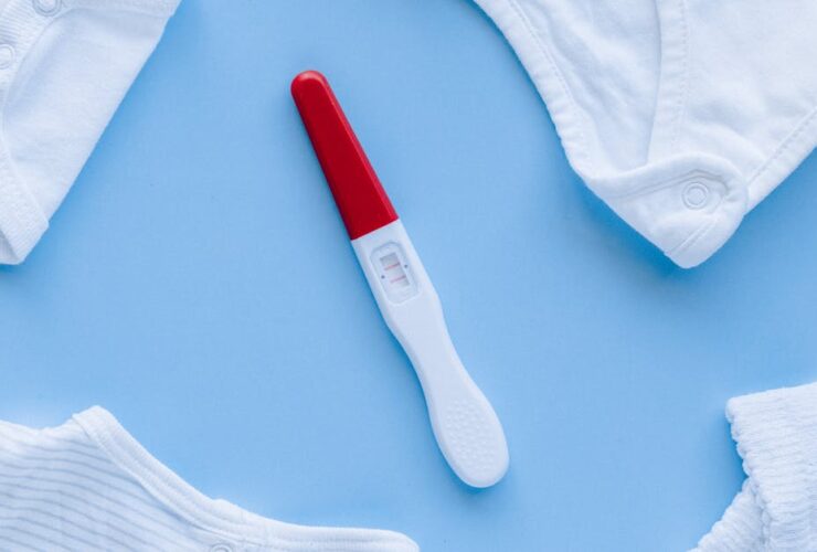 test de grossesse fiable et rapide pour connaître votre état en toute confidentialité. facile à utiliser et précis dès les premiers jours de retard.