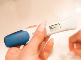 découvrez les conseils et précautions pour consommer la raclette en toute sécurité pendant la grossesse, afin de profiter d'un repas savoureux sans risque pour vous et votre bébé.